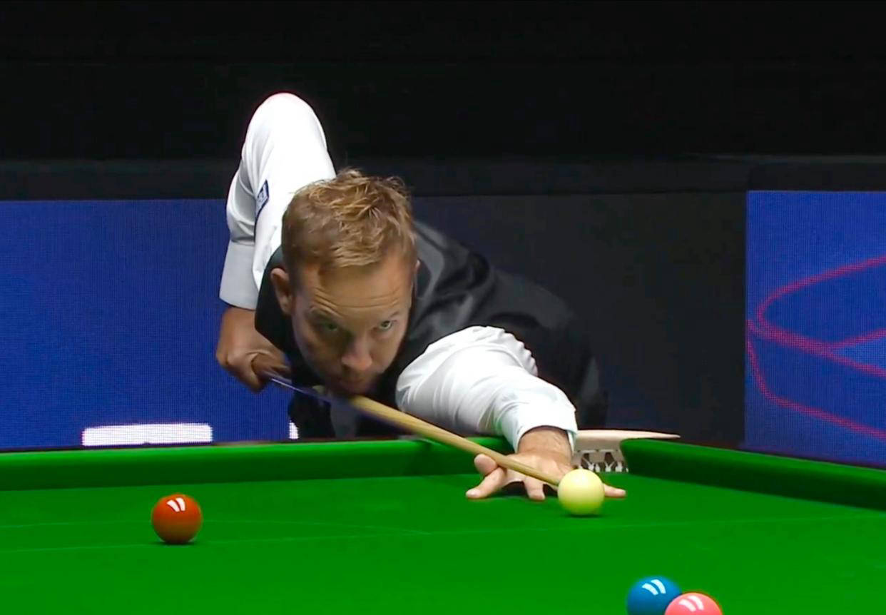 他在任何比 他在任何比